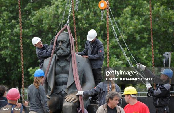 Marx Rise Statue 518 Karl Marx Statue Stock Photos, High-Res Pictures, and Images ...