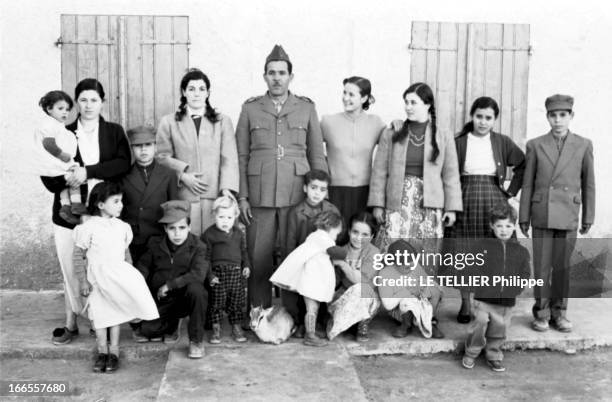 General Bellounis Joined The French Army. Guerre d'Algérie : Dar-Chioukh , décembre 1957 : photo de famille du général BELLOUNIS. Le général...