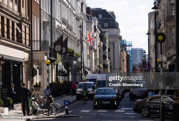 Traffic outside shops and restaurants in the Mayfair district of London, UK, on Thursday, Sept. 14, 2023. Britain's housing market slowed further in...