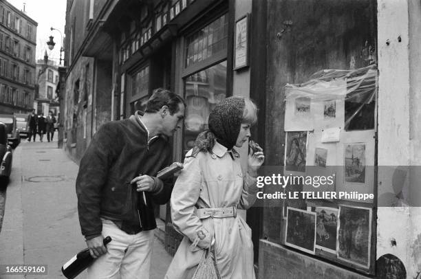 Paul Newman And His Wife Joanne Woodward In France. Paul NEWMAN et son épouse Joanne WOODWARD en France à l'occasion du tournage du film 'Paris...