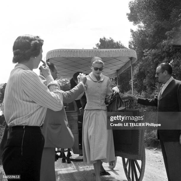 Preparation, Wedding And Honeymoon Of Grace Kelly And Rainier Iii Of Monaco. Le prince RAINIER de Monaco et son épouse GRACE en voyages de noces à...