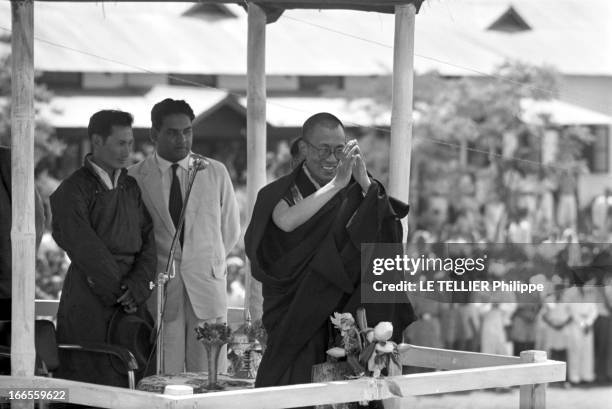 The Exile Of Dalai Lama In India. Traqué par les Chinois, le 14e DALAI LAMA a fuit le Tibet et trouvé refuge en Inde. Après avoir traversé la région...