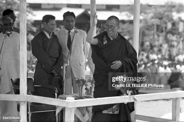 The Exile Of Dalai Lama In India. Traqué par les Chinois, le 14e DALAI LAMA a fuit le Tibet et trouvé refuge en Inde. Après avoir traversé la région...