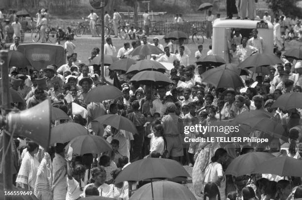 The Exile Of Dalai Lama In India. Traqué par les Chinois, le 14e DALAI LAMA a fuit le Tibet et trouvé refuge en Inde. Après avoir traversé la région...