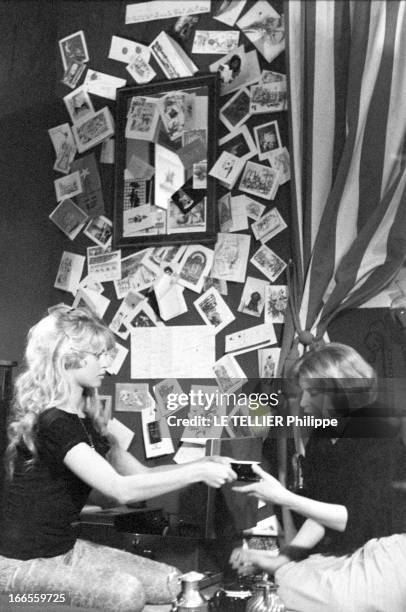 Brigitte Bardot And Her Sister Mijanou. Brigitte BARDOT et sa soeur Mijanou, 19 ans, devant une tasse de thé. Mijanou va devenir actrice comme sa...