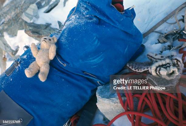 Walter Bonatti To Assault The North Face Of Mont Cervin. En Suisse, en février 1965, l'équipement de l'alpiniste Walter BONATTI à l'occasion de son...