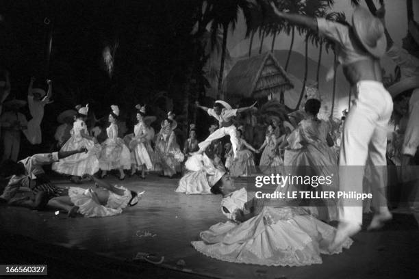 The Operetta 'La Polka Des Lampions' At The Theater Of Chatelet. Paris - 14 décembre 1961 - Sur la scène du Théâtre du Châtelet, lors d'une...