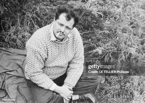 Close-Up Of Jean Larteguy. Janvier 1962, portrait de l'écrivain Jean LARTEGUY, assis dans l'herbe, une cigarette aux lèvres, regardant l'objectif. Il...