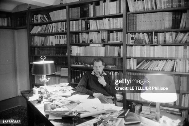 Close-Up Of Jean Larteguy. Janvier 1962, portrait de l'écrivain Jean LARTEGUY, dans son refuge de Saint-Cézaire près de Grasse. Il pose dans sa...