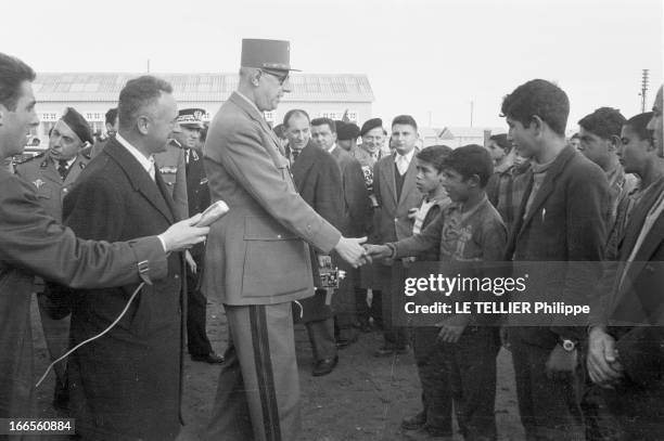 Official Visit Of General Charles De Gaulle To The Algerian Sahara. Algérie, Sahara, décembre 1958, Suite au mouvement populaire qui agite le pays,...