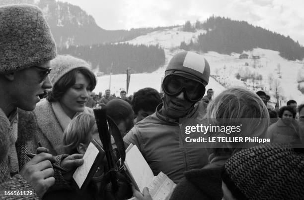 Karim Aga Khan Skying In Austria. Kitzbühel - 22 janvier 1962 - Lors d'une compétition de ski dans la station de sports d'hiver du Tyrol autrichien,...