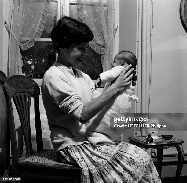Close-Up Of Cecile Aubry And Son Mehdi. En France, en juin 1956, portrait de Cécile AUBRY les cheveux courts, assise avec son fils MEHDI bébé dans...