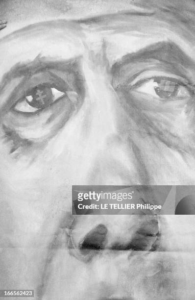 Giant Portrait Of General De Gaulle By Rene Cazassus. Paris le peintre René CAZASSUS a réalisé un portrait géant du Général DE GAULLE, d'une largeur...
