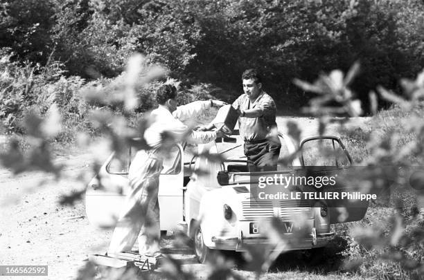 The Vespa 2 Cv. Loire- 6 Septembre 1957- La nouvelle 2 CV VESPA: oprération de ravitaillement du reservoir situé à gauche du moteur avec un bidon de...