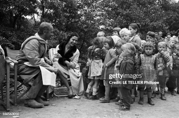 Curd Jurgens Marries Simone Bicheron. Allemagne Fédérale- 17 Septembre 1958- Dans la forêt Rhénane, lors d'un tournage et de leur lune de miel,...