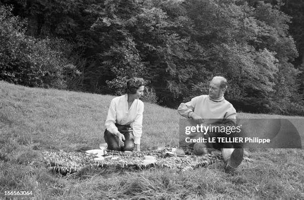 Curd Jurgens Marries Simone Bicheron. Allemagne Fédérale- 17 Septembre 1958- Dans la forêt Rhénane, lors de leur lune de miel, l'acteur de cinéma...
