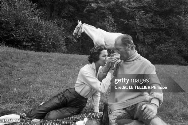 Curd Jurgens Marries Simone Bicheron. Allemagne Fédérale- 17 Septembre 1958- Dans la forêt Rhénane, lors de leur lune de miel, l'acteur de cinéma...