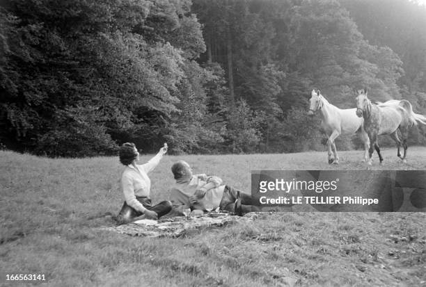 Curd Jurgens Marries Simone Bicheron. Allemagne Fédérale- 17 Septembre 1958- Dans la forêt Rhénane, lors de leur lune de miel, l'acteur de cinéma...