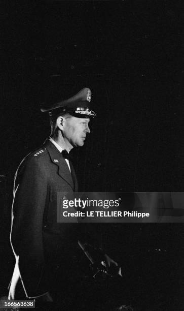 70Th Birthday Of Marshal Montgomery At The Shape. Rocquencourt - 8 novembre 1957 - Au SHAPE, la nuit lors d'une fête à l'occasion de la célébration...