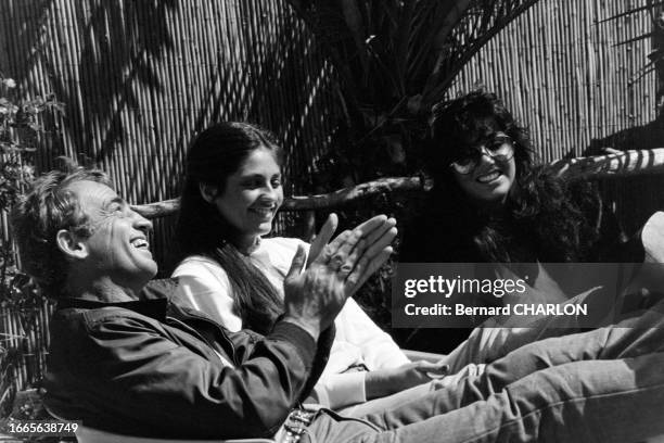 Jean-Paul Belmondo et Carlos Sotto Mayor sur le tournage du film 'Le Marginal', en avril 1983.