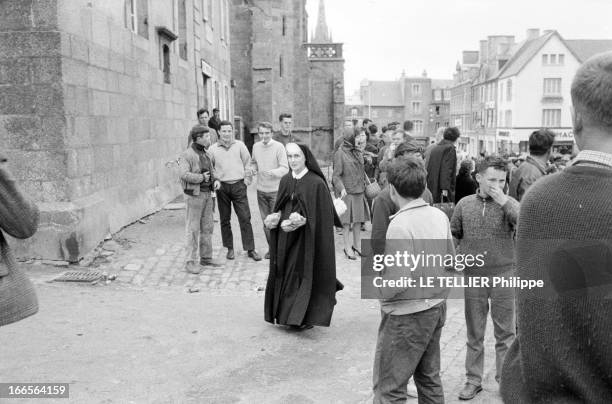 The Artichoke War In Britain. A Saint-Pol-de-Léon en juin 1962. La guerre de l'artichaut éclate, plutôt que de baisser leur prix, 2000 producteurs...