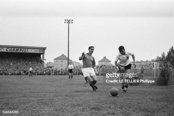 Sweden Soccer World Cup: Match France Scotia. La sixième Coupe du monde de football s'est tenue en Suède du 8 juin au 29 juin 1958. La décision de...