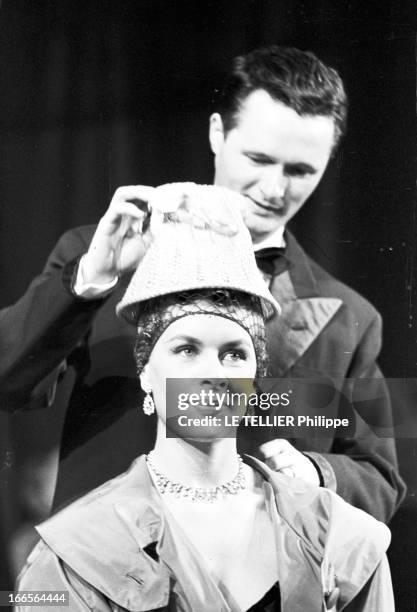 The Hairdressers Of The Theater Des Champs Elysees. Paris-Champs Elysées- 4 Février 1958- Lors d'une manifestation professionnelle, reportage sur les...