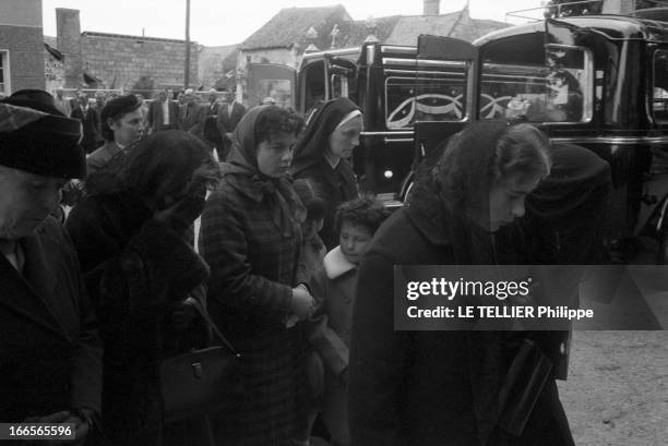 Car Accident Leaves 19 Orphans. Saumur en octobre 1962. Deux frères, Raymond et Maurice GUÉRET qui circulaient dans une I.D.19, pilotée par Robert...