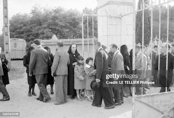 Car Accident Leaves 19 Orphans. Saumur en octobre 1962. Deux frères, Raymond et Maurice GUÉRET qui circulaient dans une I.D.19, pilotée par Robert...