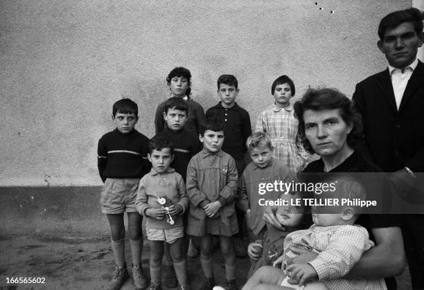 Car Accident Leaves 19 Orphans. Saumur en octobre 1962. Deux frères, Raymond et Maurice GUÉRET qui circulaient dans une I.D.19, pilotée par Robert...