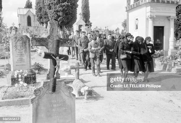 Car Accident Leaves 19 Orphans. Saumur en octobre 1962. Deux frères, Raymond et Maurice GUÉRET qui circulaient dans une I.D.19, pilotée par Robert...