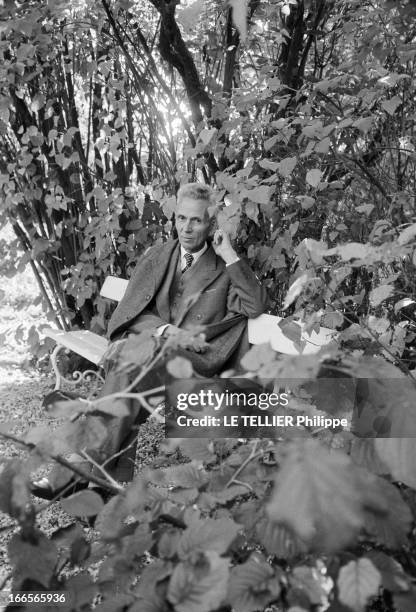 Rendezvous With Marcel Garnier, Poet And Plumber. A Moret-sur-Loing, le 17 octobre 1962. Rendez-vous avec Marcel GARNIER plombier-couvreur et poète à...