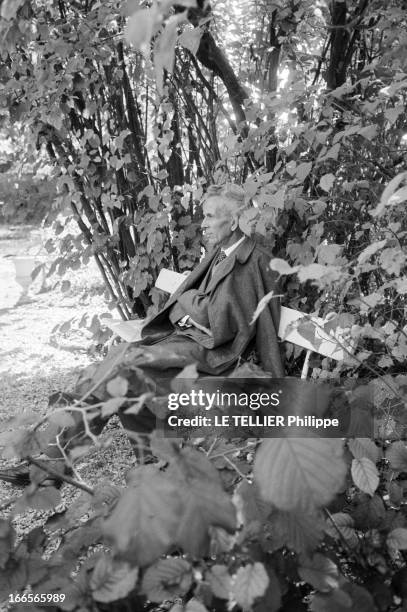 Rendezvous With Marcel Garnier, Poet And Plumber. A Moret-sur-Loing, le 17 octobre 1962. Rendez-vous avec Marcel GARNIER plombier-couvreur et poète à...