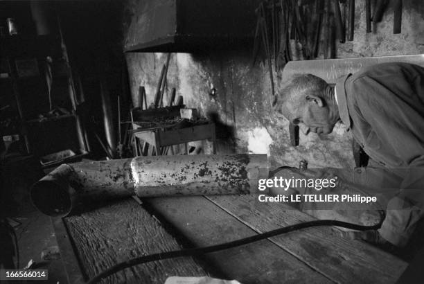 Rendezvous With Marcel Garnier, Poet And Plumber. A Moret-sur-Loing, le 17 octobre 1962. Rendez-vous avec Marcel GARNIER plombier-couvreur et poète à...