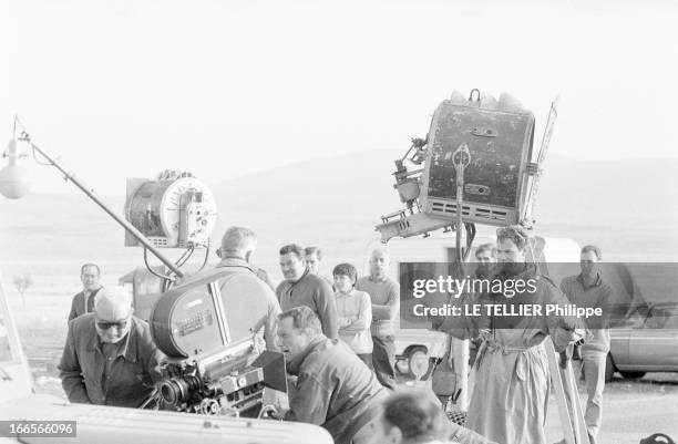 Shooting Of The Film 'Les Grands Chemins' By Christian Marquand. Tournage du film 'Les Grand Chemins', réalisé par Christian MARQUAND en 1962. Ce...