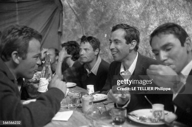 Shooting Of The Film 'Les Grands Chemins' By Christian Marquand. Tournage du film 'Les Grand Chemins', réalisé par Christian MARQUAND en 1962. Ce...