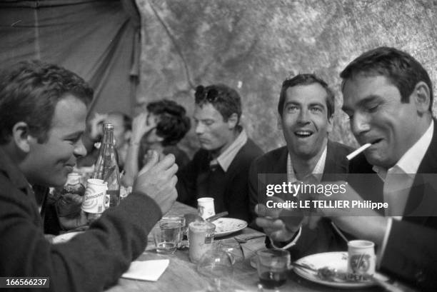 Shooting Of The Film 'Les Grands Chemins' By Christian Marquand. Tournage du film 'Les Grand Chemins', réalisé par Christian MARQUAND en 1962. Ce...