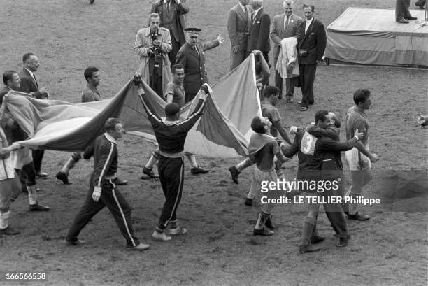 Final Of Soccer World Cup 1958 Brazil - Sweden . En Suède, à Solna, dans le stade de Rasunda, le 29 juin 1958, à l'occasion de la finale de la Coupe...