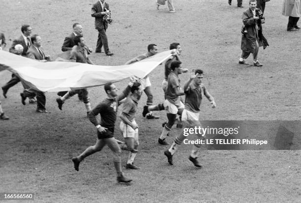 Final Of Soccer World Cup 1958 Brazil - Sweden . En Suède, à Solna, dans le stade de Rasunda, le 29 juin 1958, à l'occasion de la finale de la Coupe...