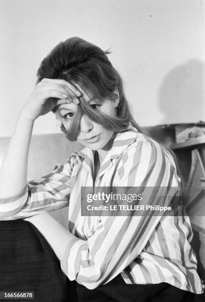 Close-Up Of Jeanne Valerie. Sèvres- 15 Février 1959- Dans l'appartement de ses parents, rue de Sèvres, Jeanne VALERIE, anciennement Micheline...