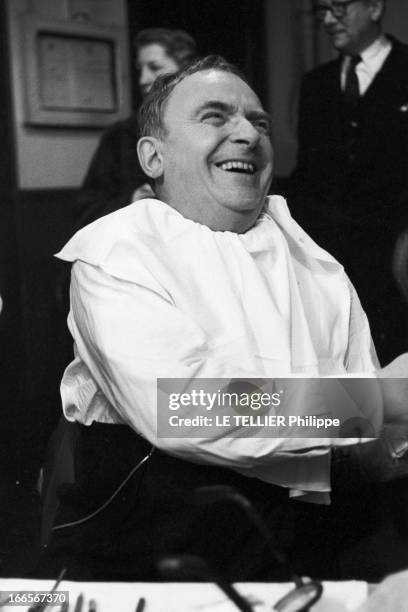 The Play 'Voulez-Vous Jouer Avec Moa' By Marcel Achard In 1957. Paris, France, février 1955 --- 32 ans après avoir joué dans sa propre pièce de...