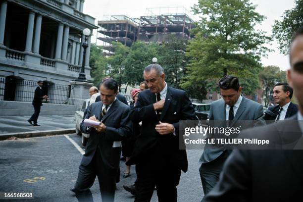 American President Lyndon Baines Johnson Before His Biliary Vesicular Surgery. En octobre 1965, aux Etats-Unis, le président Lyndon Baines JOHNSON,...