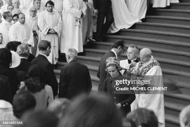 Mayor of Paris Jacques Chirac communes at the mass celebrated by Pope John Paul II at Notre Dame in Paris during his official visit in France on May...