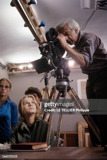 Shooting Of The Film 'Une Femme Douce' By Robert Bresson With Dominique Sanda. En novembre 1968, Robert BRESSON, sur le plateau, debout regardant...