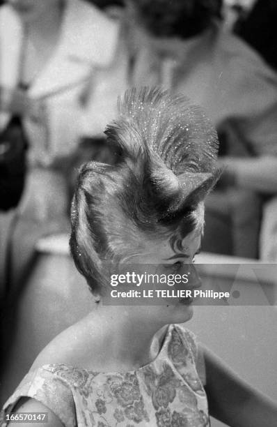 World Championships Of Hairdressing. Paris - 16 octobre 1960 - Les championnats du monde de coiffure pour dames du lors Festival mondial de la...