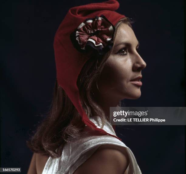 Agathe Gaillard As 'Marianne' And Jean Philippe Charbonnier. En novembre 1968, portrait d'Agathe GAILLARD, de profil, avec un bonnet phrygien pour...