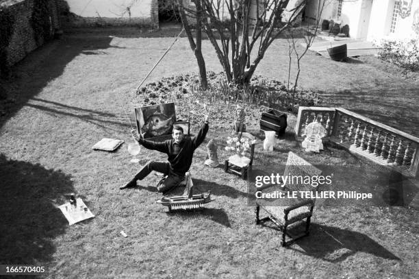 Rendezvous With Jean-Claude Pascal At Home. En France, le 23 mars 1961, à l'occasion de sa participation au concours Eurovision de la chanson,...