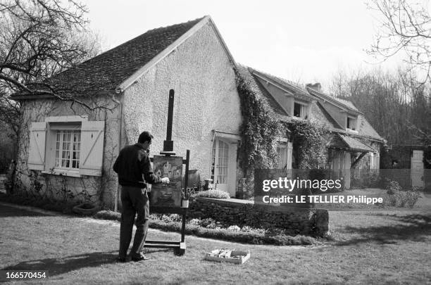 Rendezvous With Jean-Claude Pascal At Home. En France, le 23 mars 1961, à l'occasion de sa participation au concours Eurovision de la chanson,...