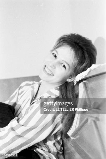 Close-Up Of Jeanne Valerie. Sèvres- 15 Février 1959- Dans l'appartement de ses parents, rue de Sèvres, Jeanne VALERIE, anciennement Micheline...