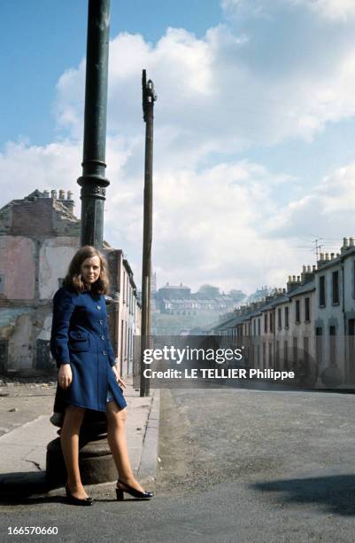 Bernadette Devlin - Ireland Ira. En Irlande, en mai 1969, Bernadette DELVIN, plus jeune femme élue députée au parlement britannique, portant un long...